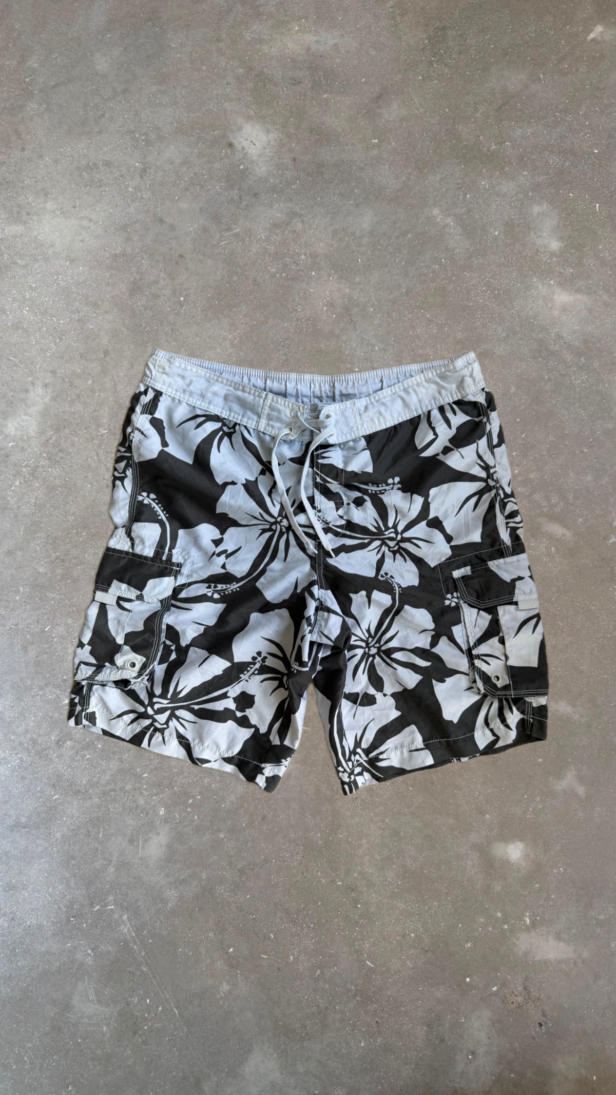 BS0082 Unbranded Gray and White  Vintage Boardshorts (36")