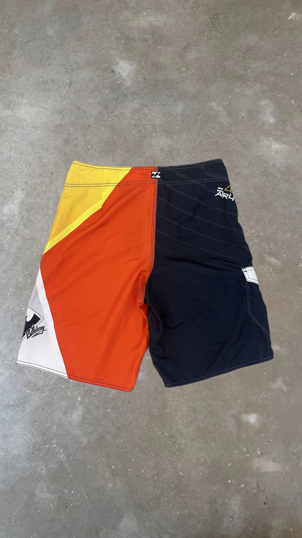 BS0041 BILLABONG BOARDSHORTS