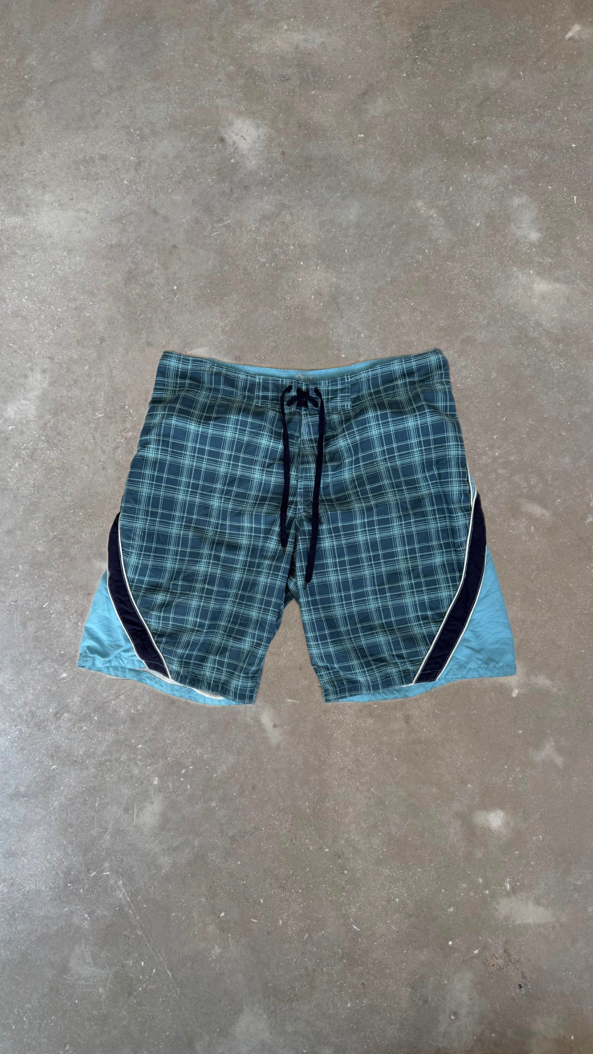 BS0064 Unbranded Blue Striped Vintage Boardshorts (36")