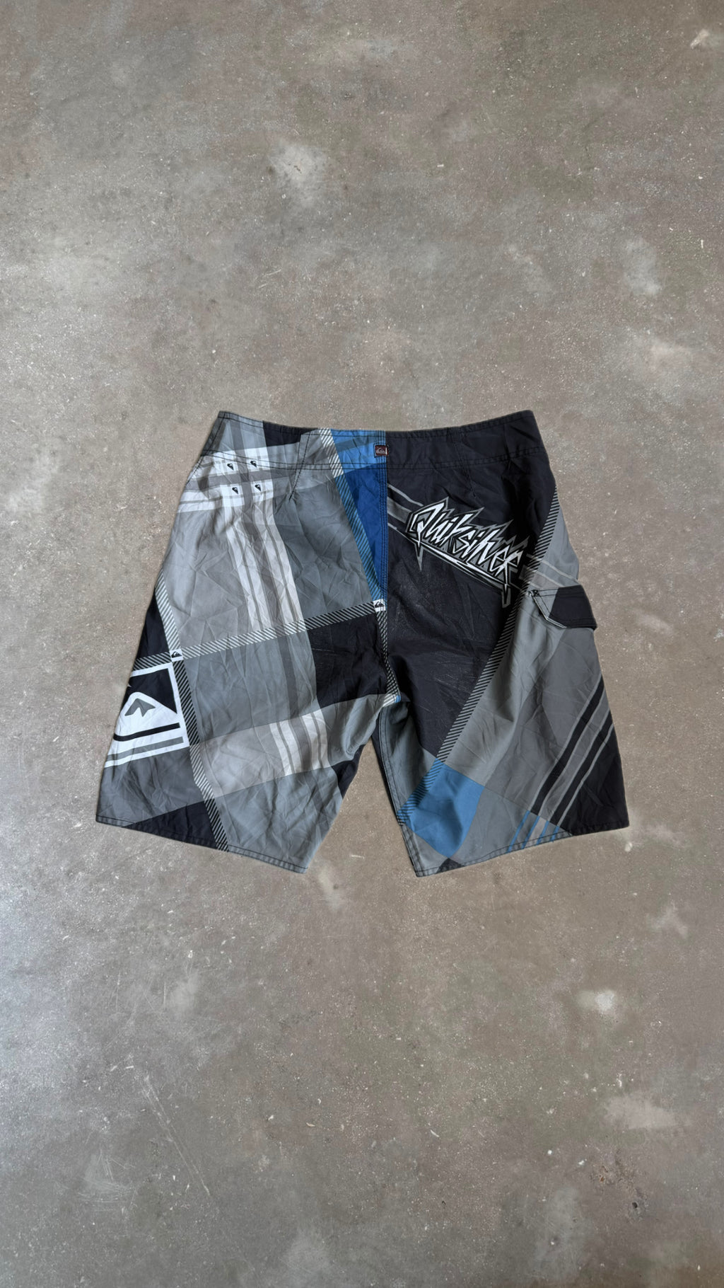 BS0105 Quicksilver Black, Gray and Blue Vintage Boardshorts (32")