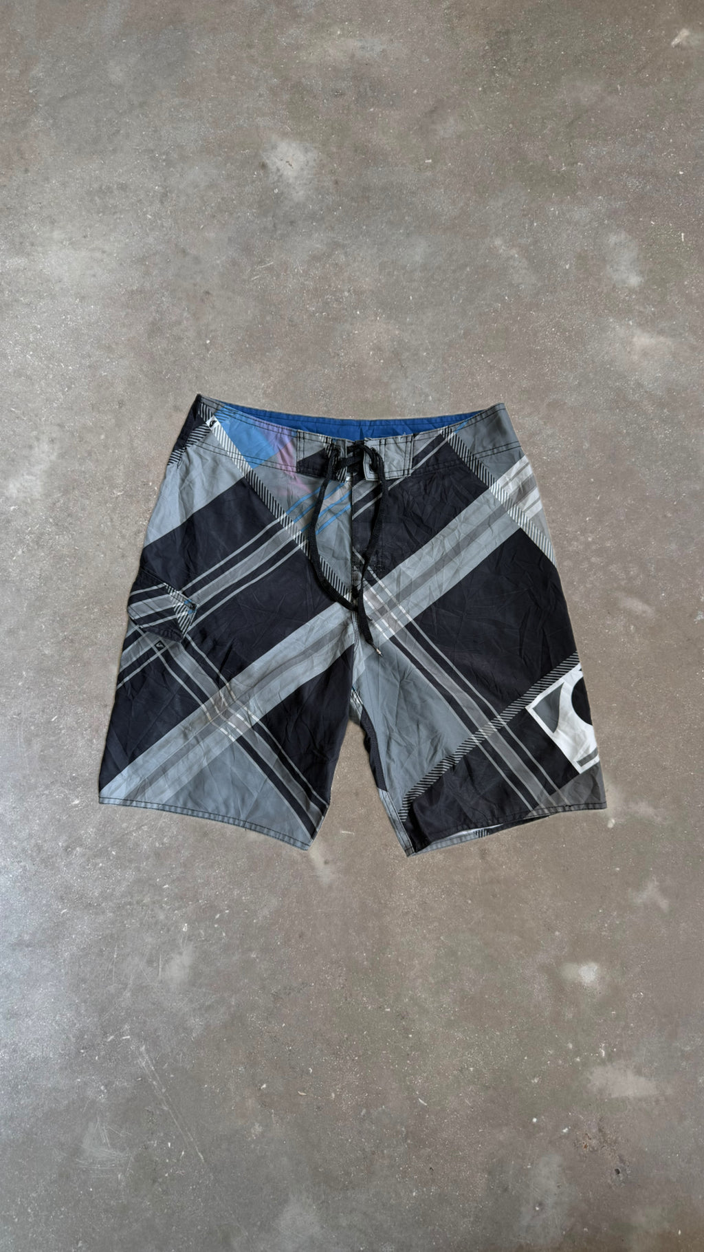 BS0105 Quicksilver Black, Gray and Blue Vintage Boardshorts (32")