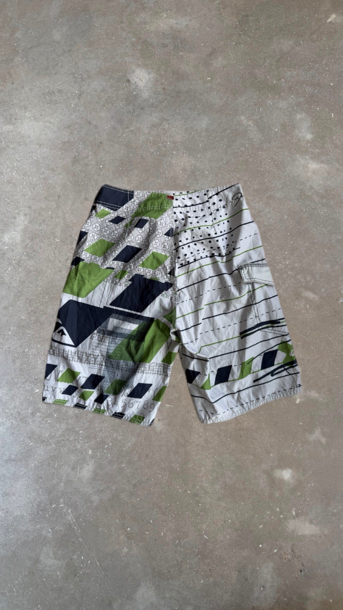 BS0108 Quicksilver White, Green and Black Vintage Boardshorts (29")