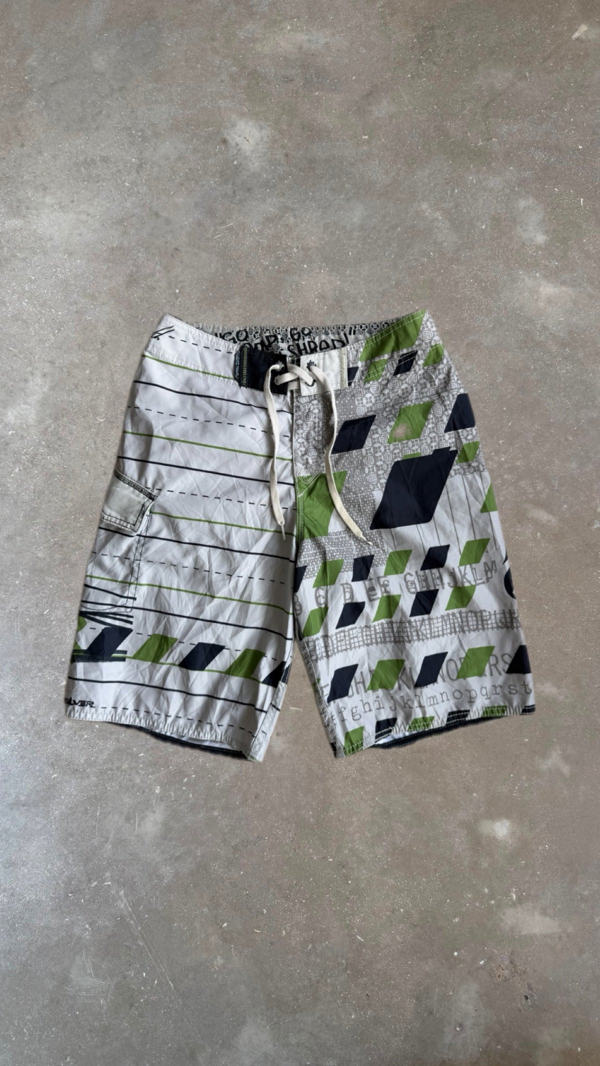 BS0108 Quicksilver White, Green and Black Vintage Boardshorts (29")