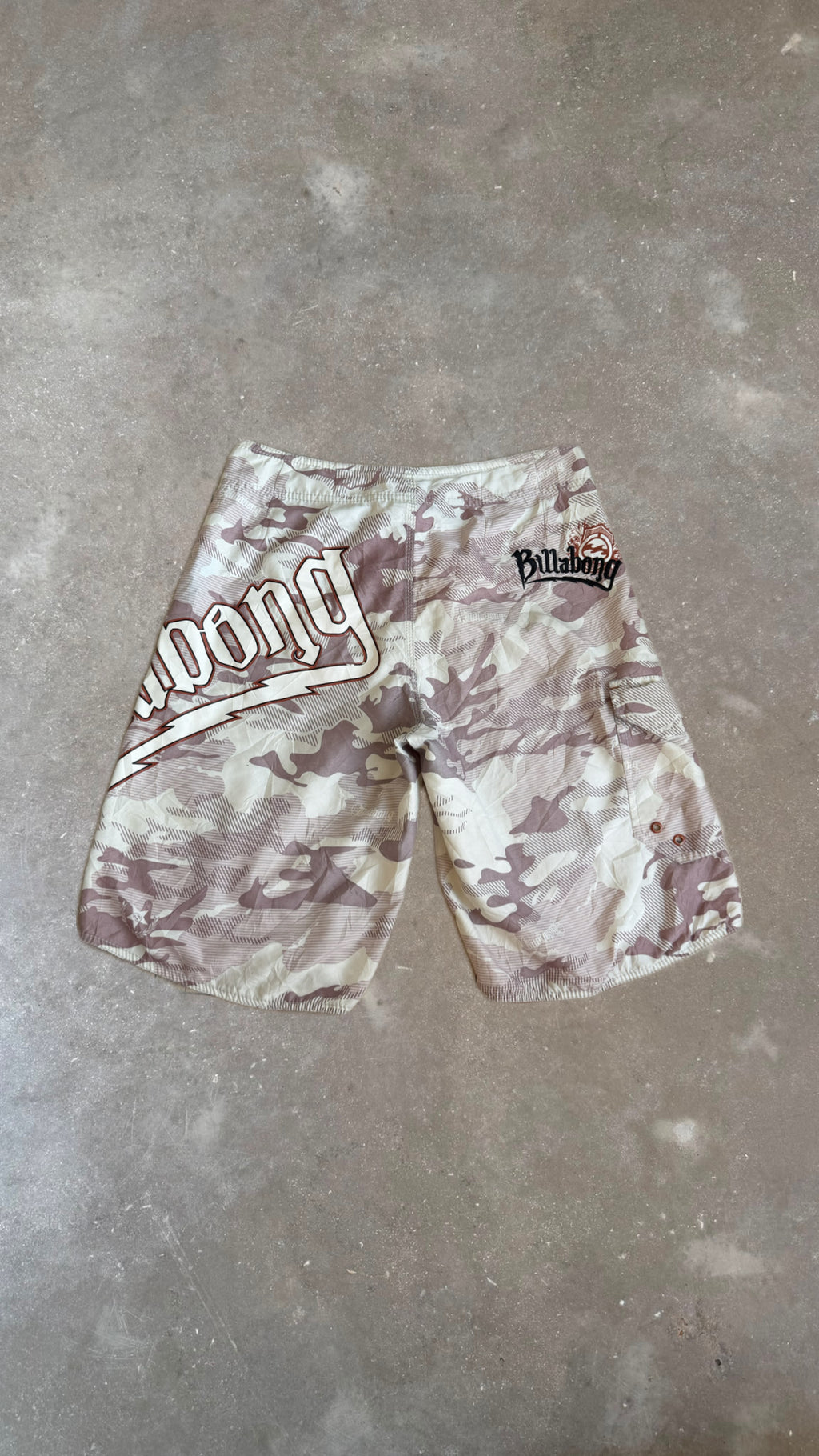 BILLABONG CAMO BOARDSHORTS (WHITE/GRAY)