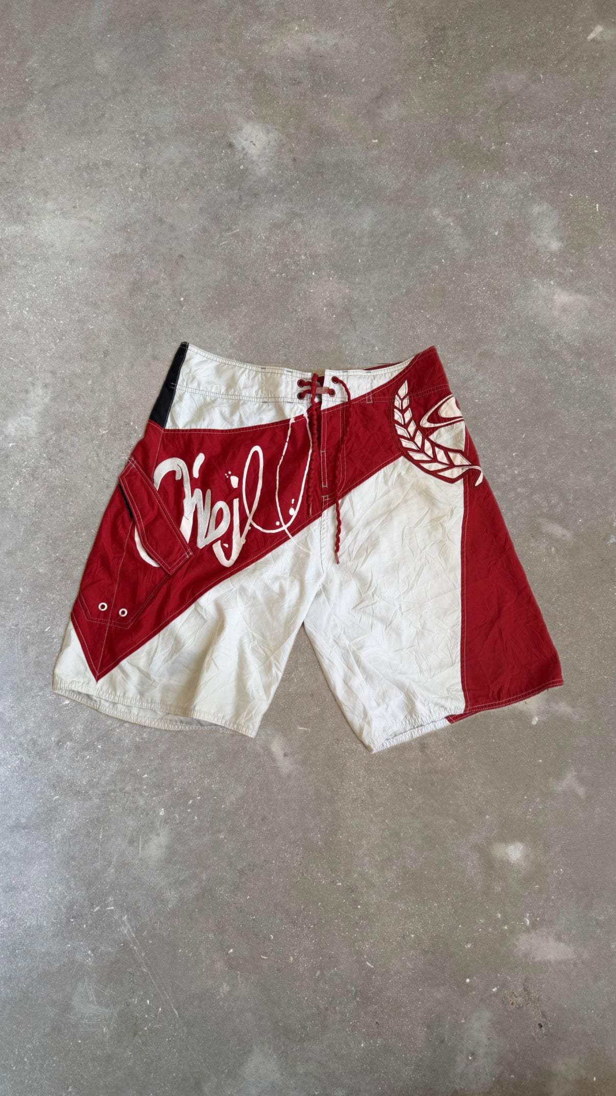 BS0126 ONEILL RED AND WHITE BOARDSHORTS