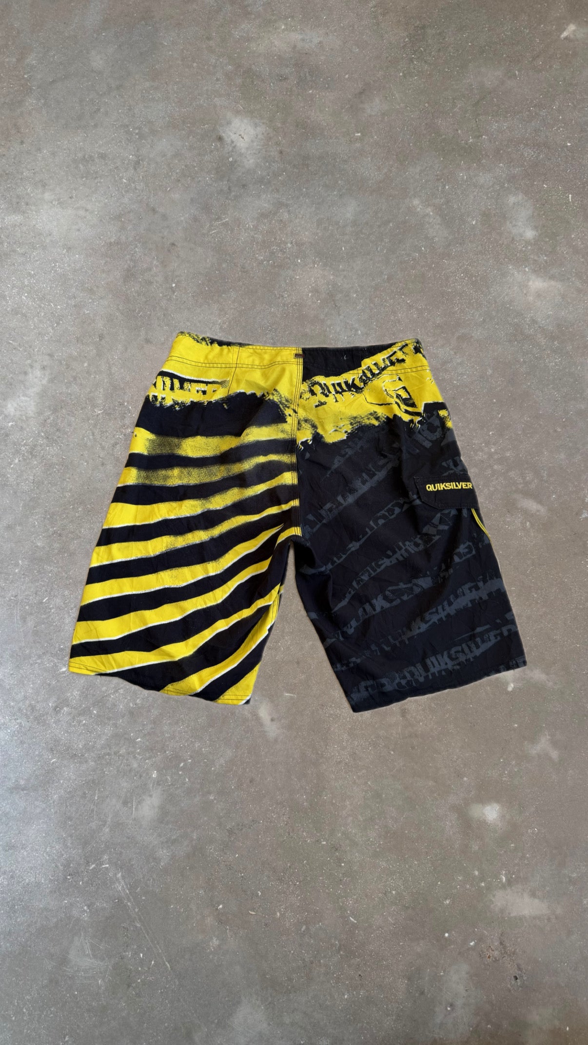 BS0132 BLACK AND YELLOW QUICKSILVER