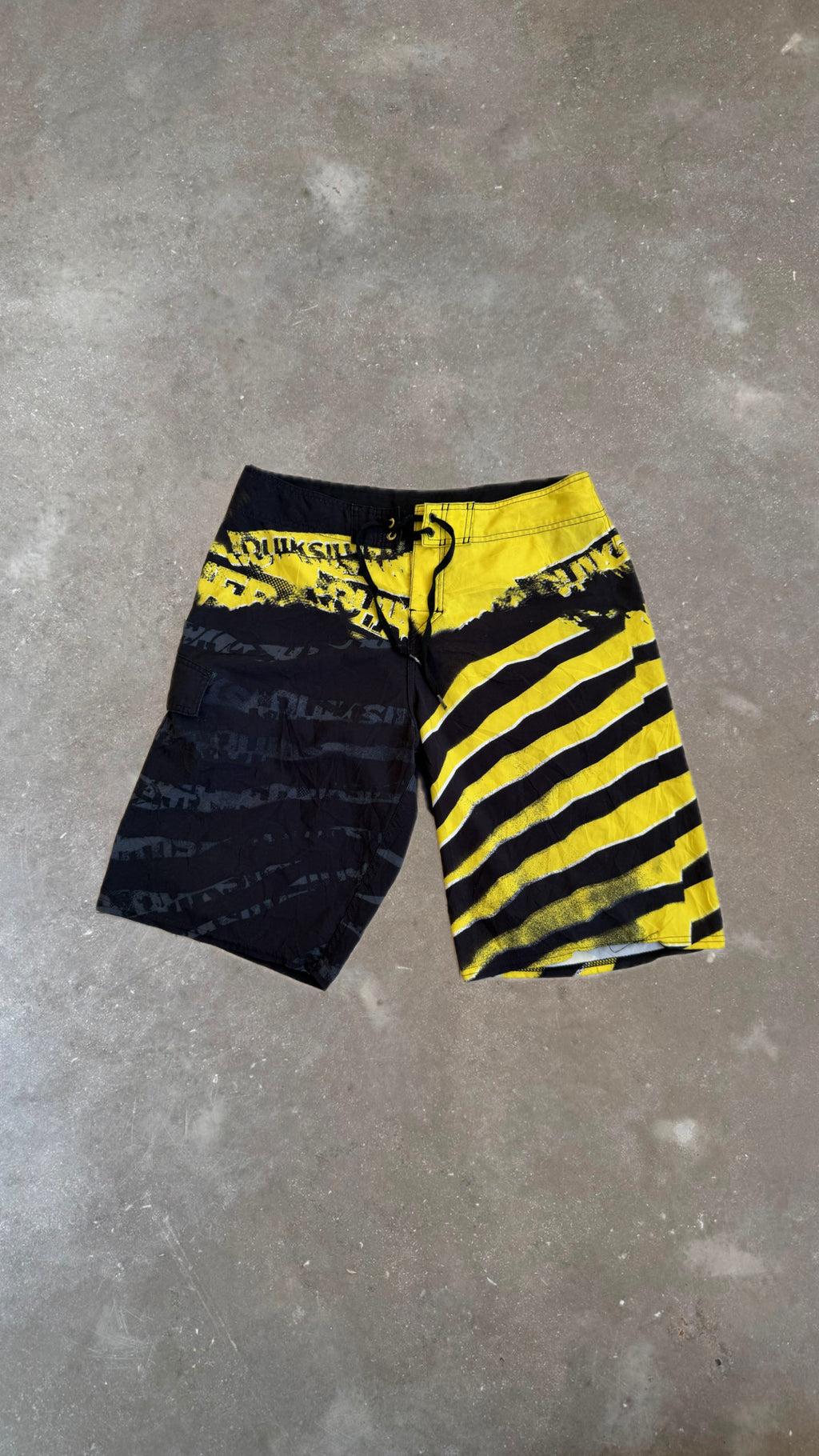 BS0132 BLACK AND YELLOW QUICKSILVER