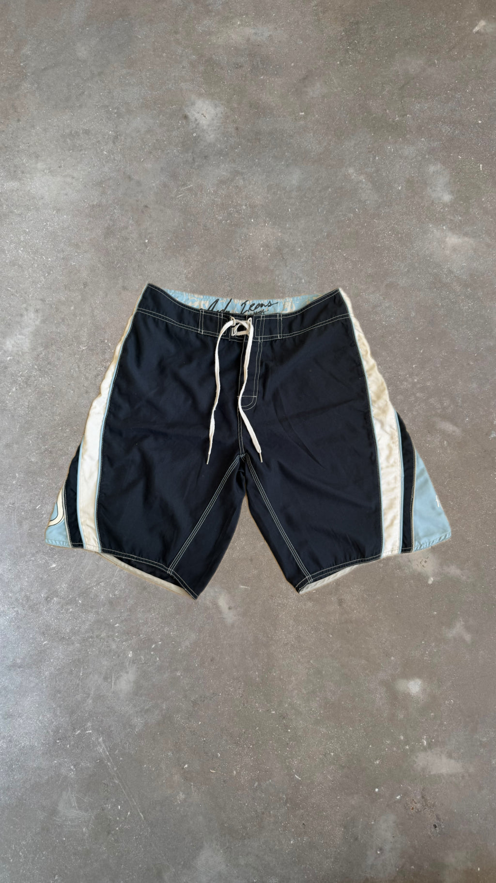 BS0150 Billabong Black, Blue and Beige Vintage Boardshorts (34")