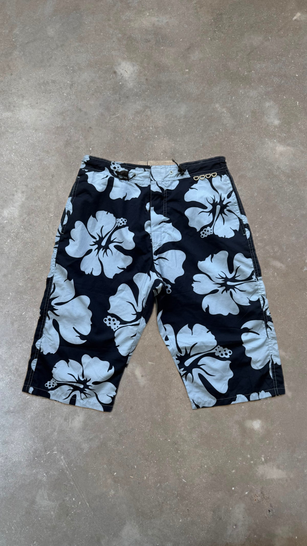BS0152 Unbranded Black and Blue Floral Vintage Boardshorts (32")