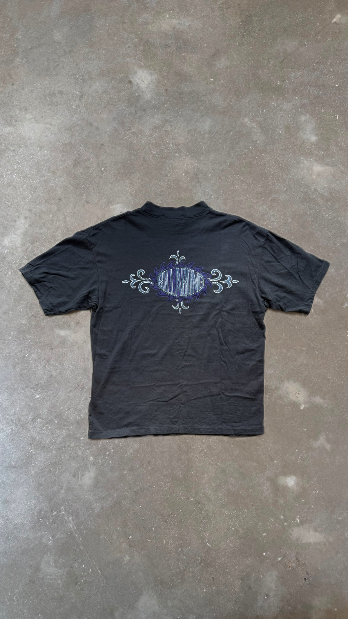TS0047 Billabong Gray, Purple and Blue Vintage T-Shirt (L)